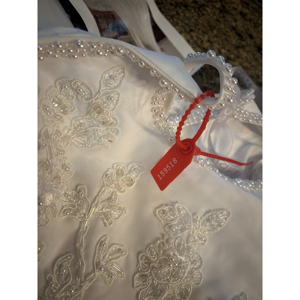 NWT Mary's Bridal Wedding Dress Size 18 Crystals Beading White Ivory Style 8268 - Picture 15 of 15